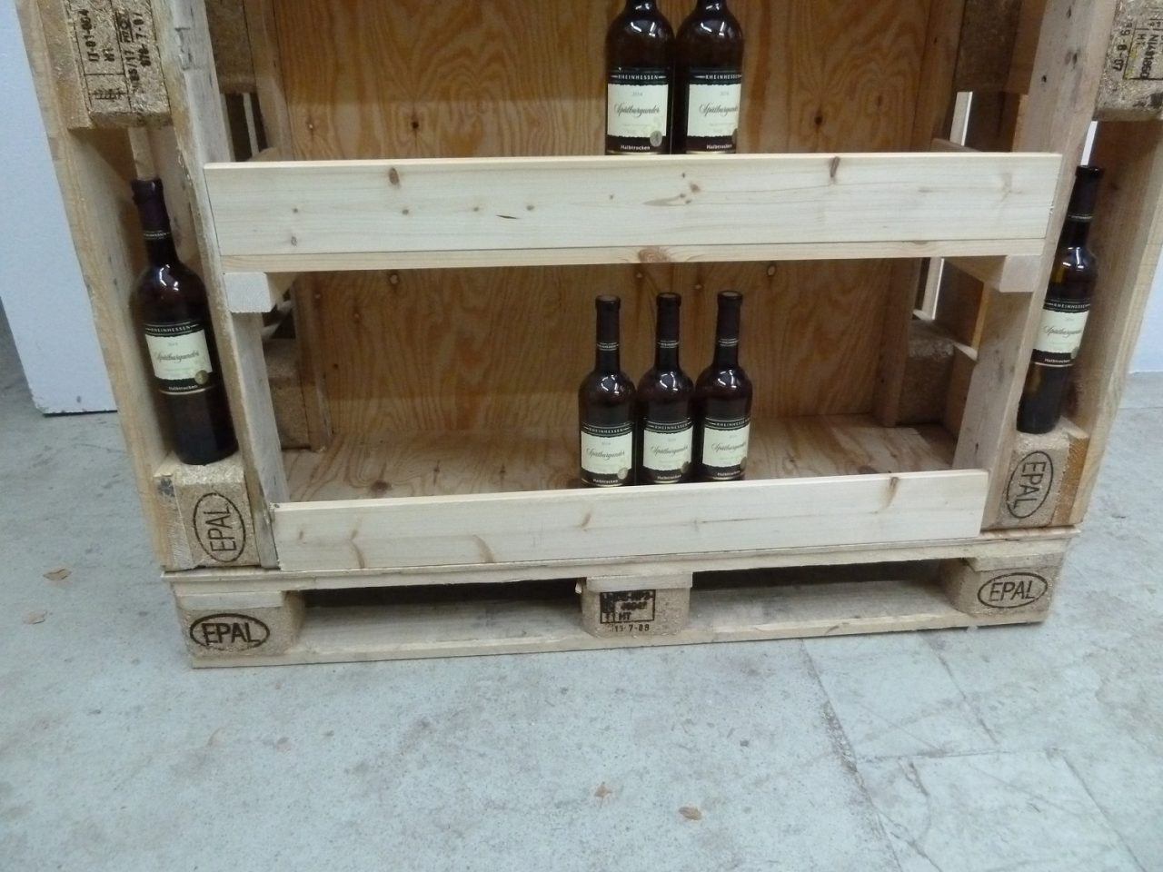 Europaletten-Regal | Filmfundus-Berlin